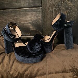 Nicola Bathie x ANTONIO MELANI  Velvet Platform chunky heel, size 7, excellent